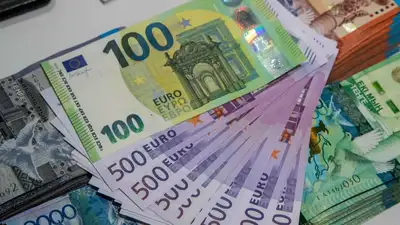 курсы валют, фото - Новости Zakon.kz от 13.01.2023 11:15