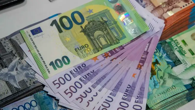 До 504 тенге просят за евро в обменниках Казахстана