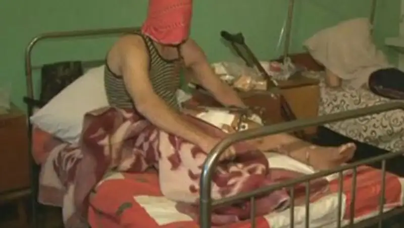 Раненых ополченцев свозят в Горловку и складывают на койки в коридорах  