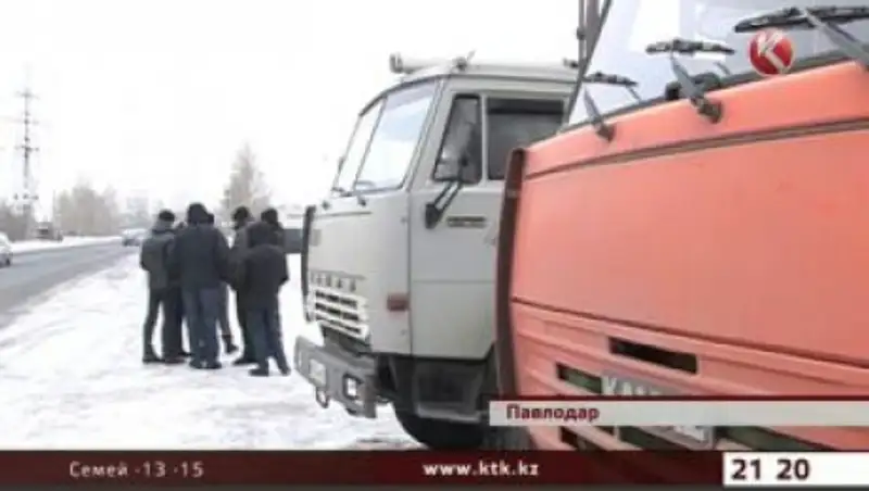 В Павлодаре некому убирать снег – водителям не платят