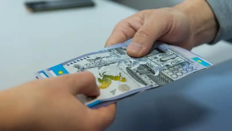 Казахстанцы стали меньше брать и давать взятки