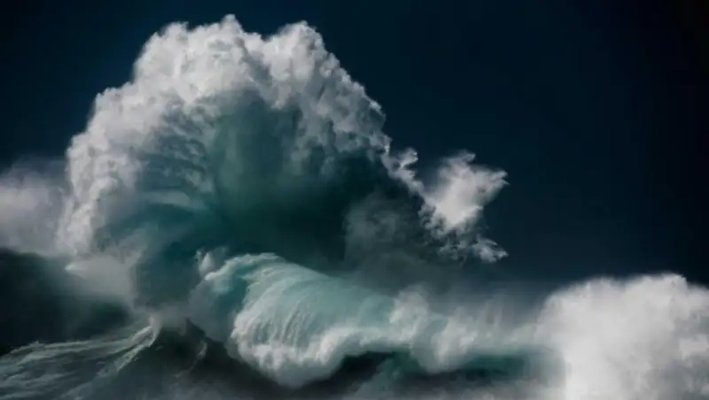 Безумный прибой у берегов Австралии в объективе Люка Шадболта