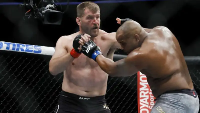 Две легенды на ринге - Стипе Миочич нокаутировал Даниэля Кормье