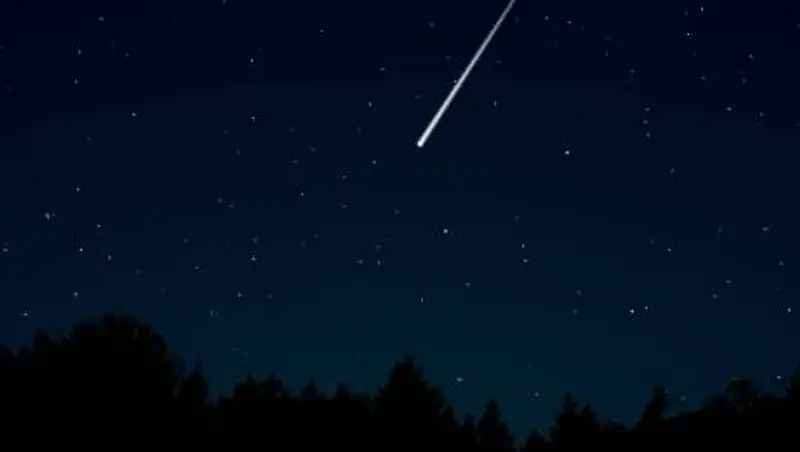 В небе взорвался метеорит