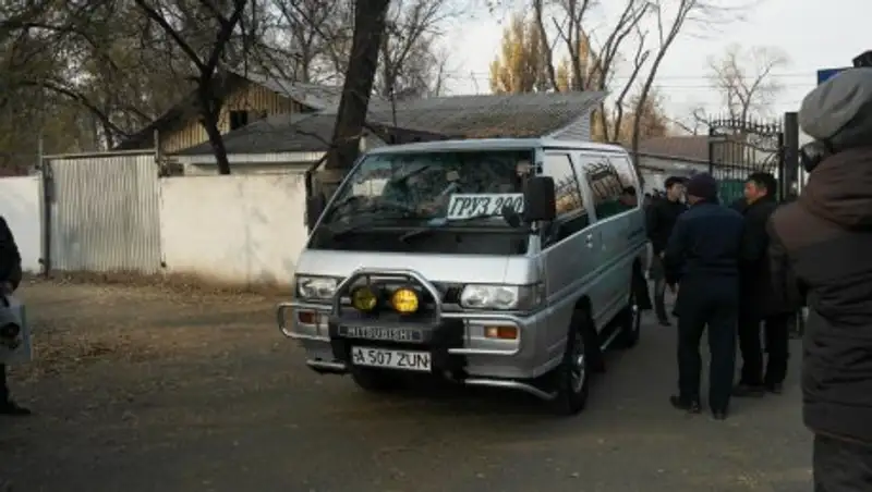 Студенты, работавшие в "Алматы тауэрс", не спаслись из-за запертой снаружи двери