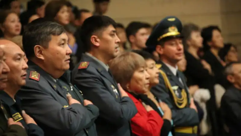 В Алматы военнослужащие устроили сюрприз родителям солдата