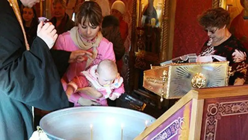 РПЦ выдвинула условия крещения детей суррогатных матерей