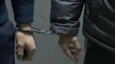 "Целовал в губы". Охранника арестовали за домогательства к шестикласснице в Алматы, фото - Новости Zakon.kz от 01.11.2023 23:11