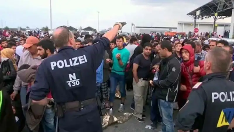 Австрия намерена впускать не более 3200 мигрантов в день