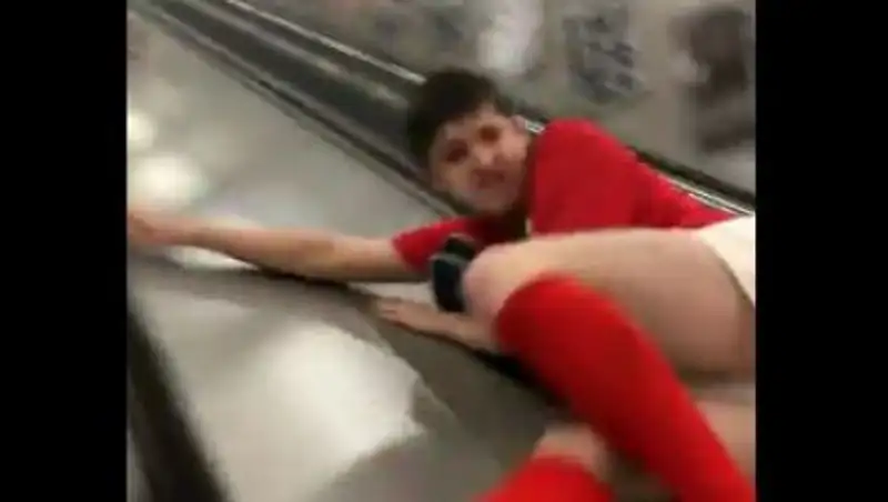 Видео с пьяным болельщиком набирает популярность