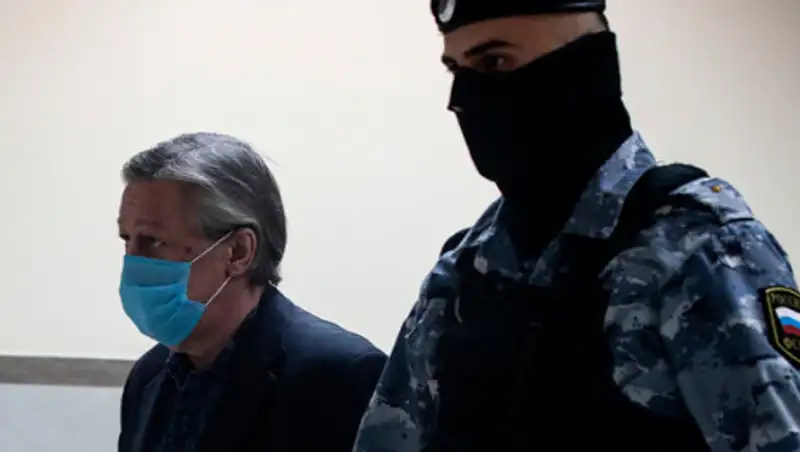 Что ждет Ефремова в колонии