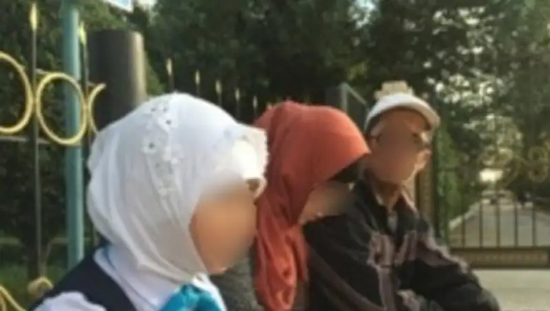 Актюбинских школьниц в платках оставили на второй год