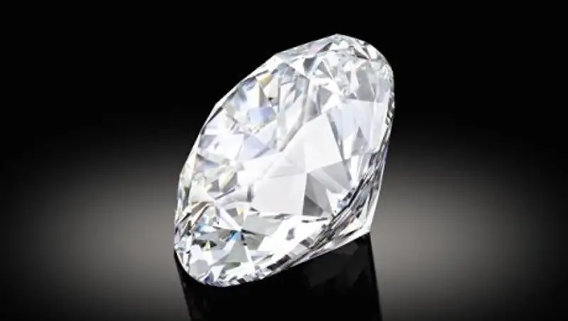 В Лондоне представили редчайший белый бриллиант весом более ста карат