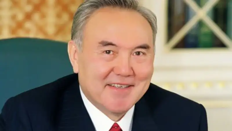 Глава государства разъяснил значение каждого элемента нашего флага