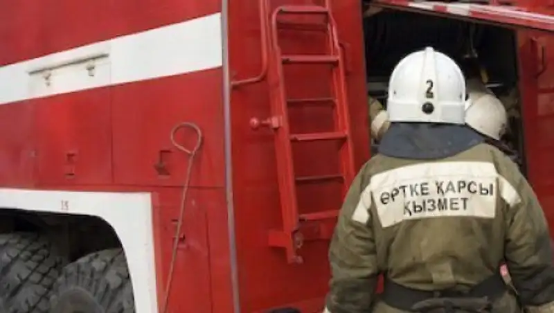 В ходе пожара в многоэтажке в Актау спасли 15 человек