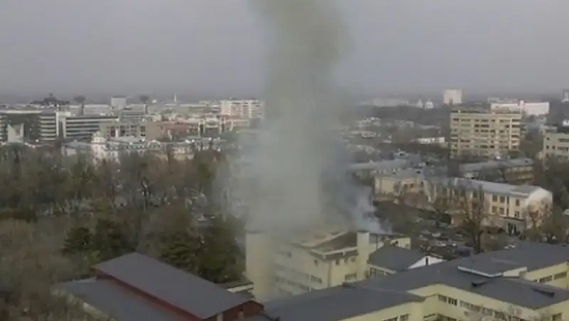 В Алматы горит академия искусств имени Жургенова