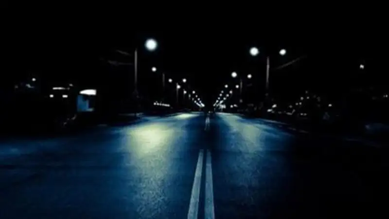 Погасшие фонари уличного освещения в Усть-Каменогорске – результат экономии средств