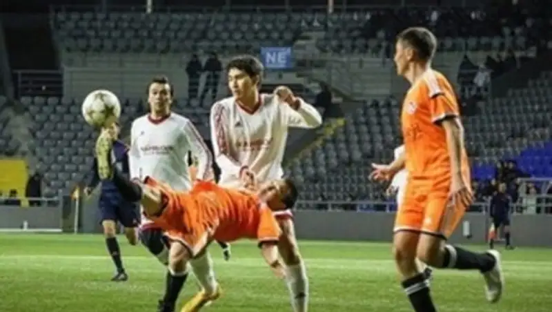 Боксеры сборной Казахстана сыграли товарищеский матч с артистами