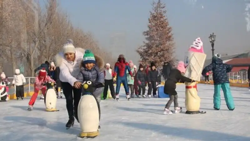 В Алматы заработал бесплатный каток