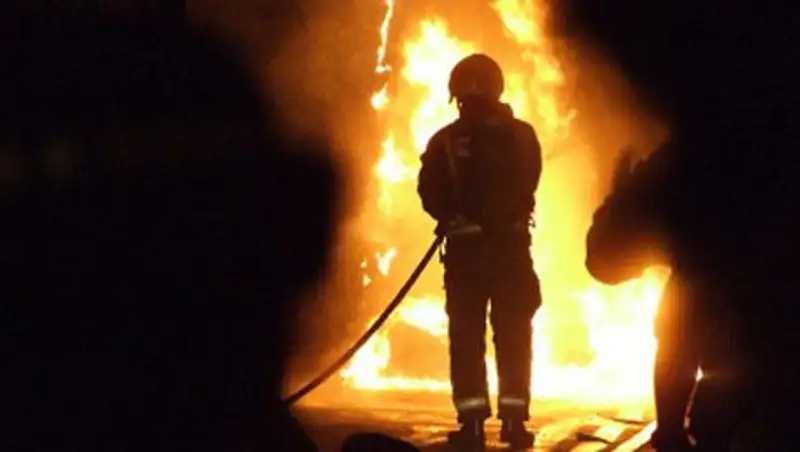 Более полутора часов тушили пожарные пожар в сауне одного из отелей Усть-Каменогорска