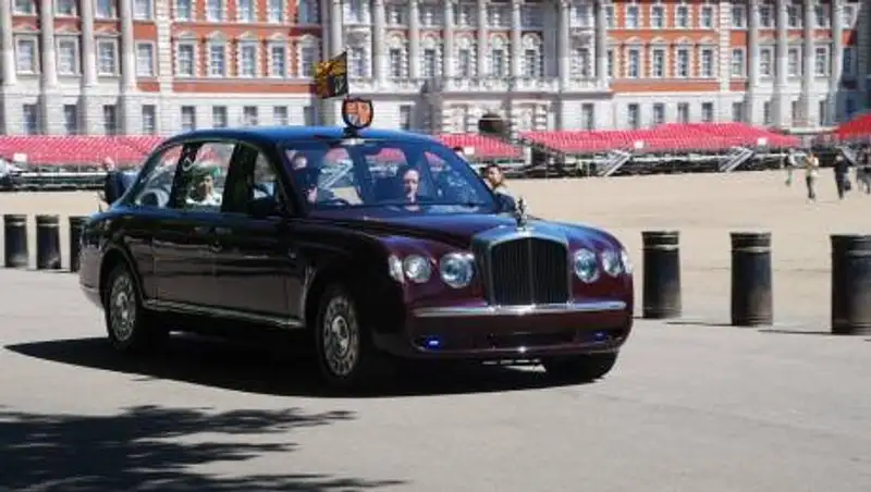 Королева Великобритании провела ночь в больнице