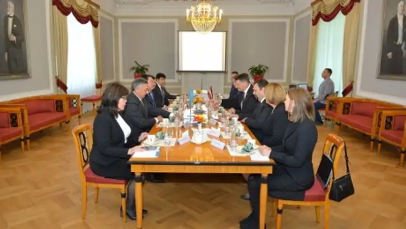 Контейнерный поезд, запущенный между Китаем и Европой, пройдет через Казахстан