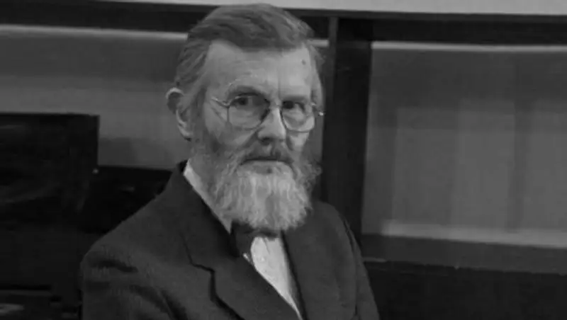 Известный 80-летний ученый умер после столкновения с самокатом