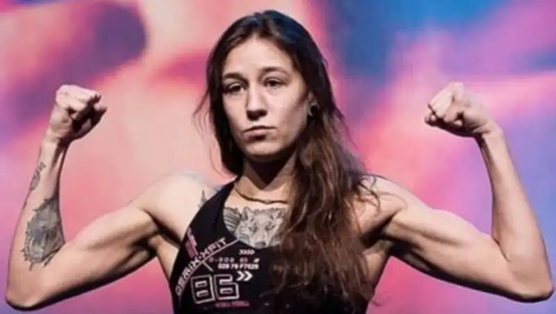Казахстанка проиграла бой за контракт с UFC