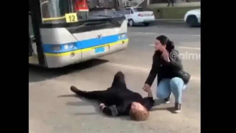 Наезд, не коронавирус – причина инцидента с женщиной в Алматы