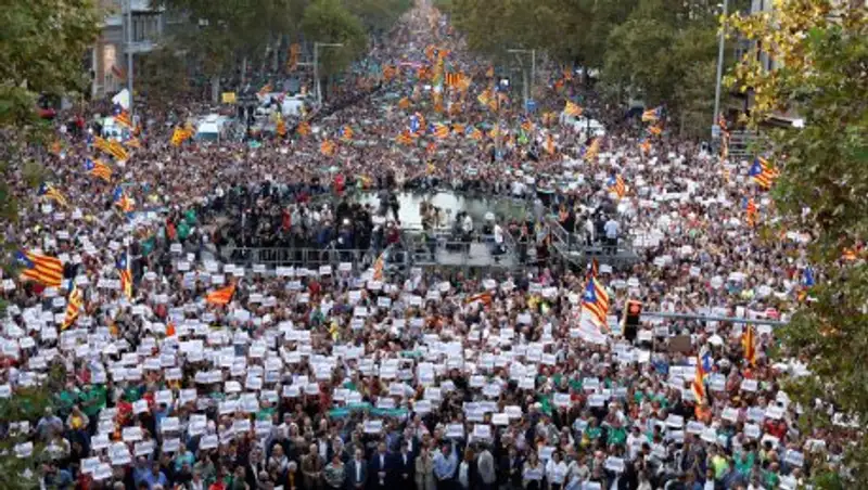 На митинг в Барселоне вышли около полумиллиона человек