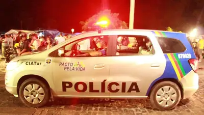 Неизвестный протаранил толпу митингующих в Бразилии