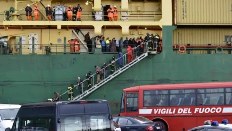 Все пассажиры с парома Norman Atlantic спасены