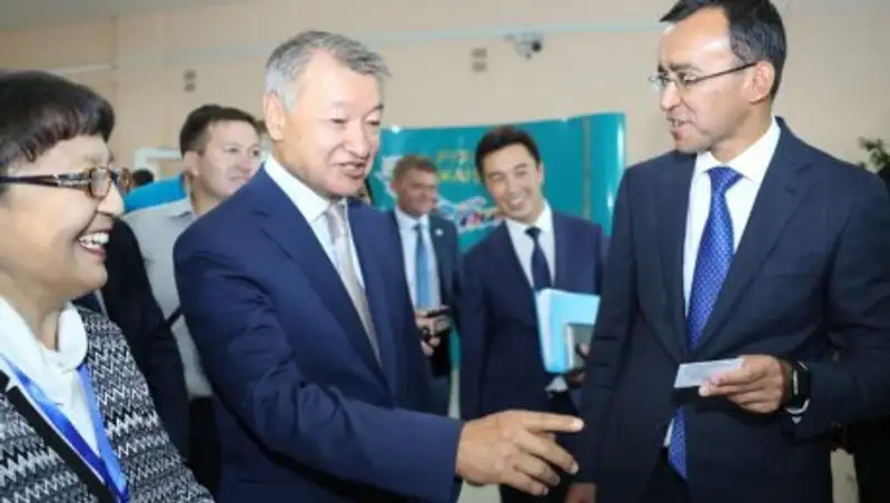 Первый зампред партии "Нұр Отан" оценил современнейший coworking-центр в ВКО