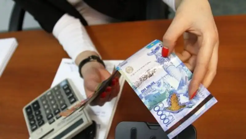 Зарплата казахстанцев выросла за год на 9%