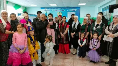Семья из 35 человек проголосовала в ауле СКО, фото - Новости Zakon.kz от 19.03.2023 12:41