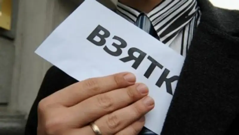 В Кызылорде чиновника за систематические взятки оштрафовали