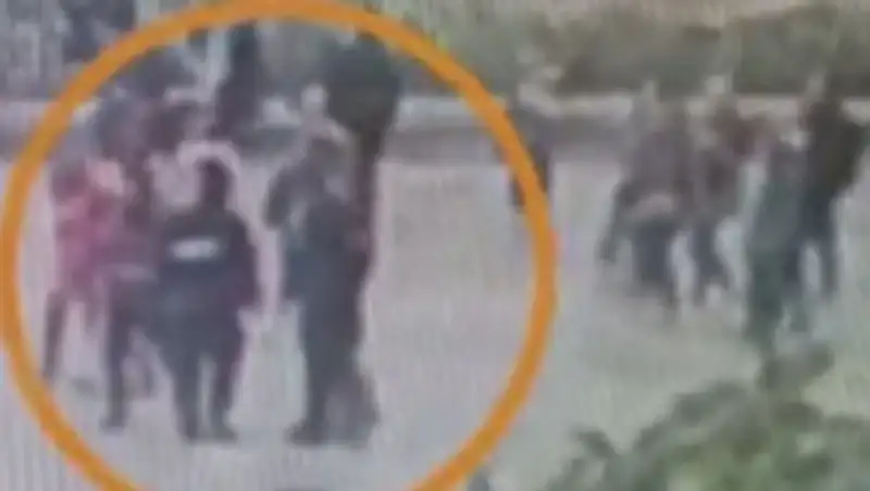 Опубликовано видео нападения на полицейского у Собора Парижской Богоматери