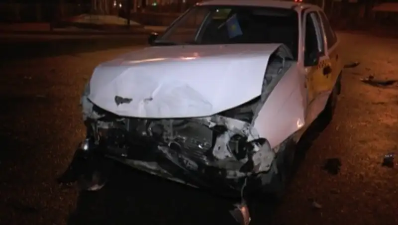 Три машины столкнулись на одном из перекрестков Алматы