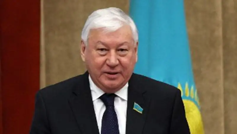 Спикер Мажилиса просит депутатов проявлять благородство, оставаясь на заседаниях до конца