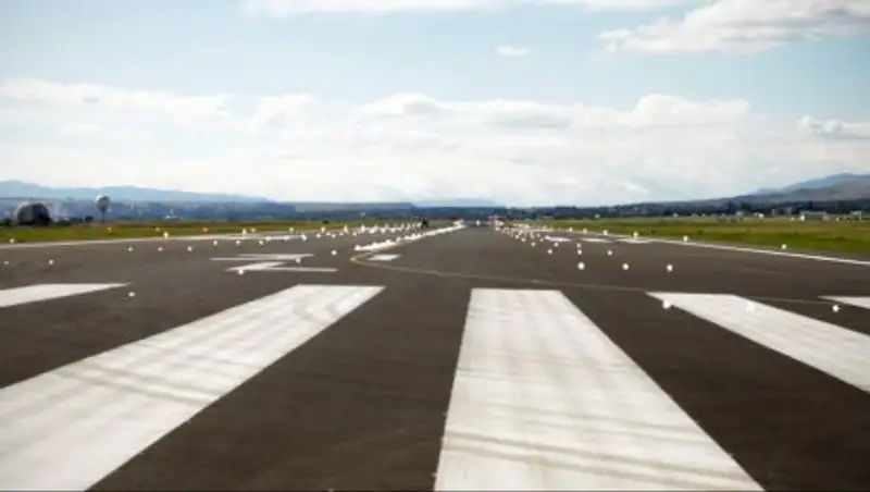 В аэропорту Шереметьево самолёт выкатился за пределы взлетно-посадочной полосы