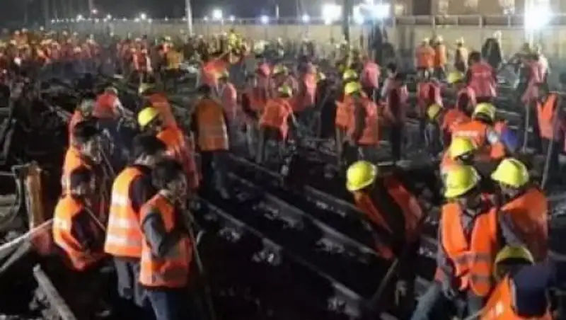 В Китае за ночь построили железнодорожную развязку