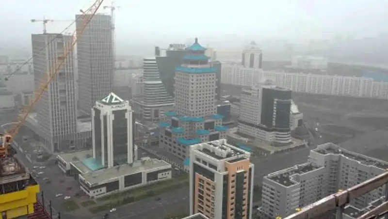 Зарплата иностранных рабочих на Абу-Даби Плаза ниже, чем у казахстанцев