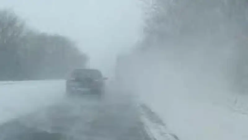 Из-за метели на автодороге "Екатеринбург-Алматы" в Акмолинской области закрыто движение