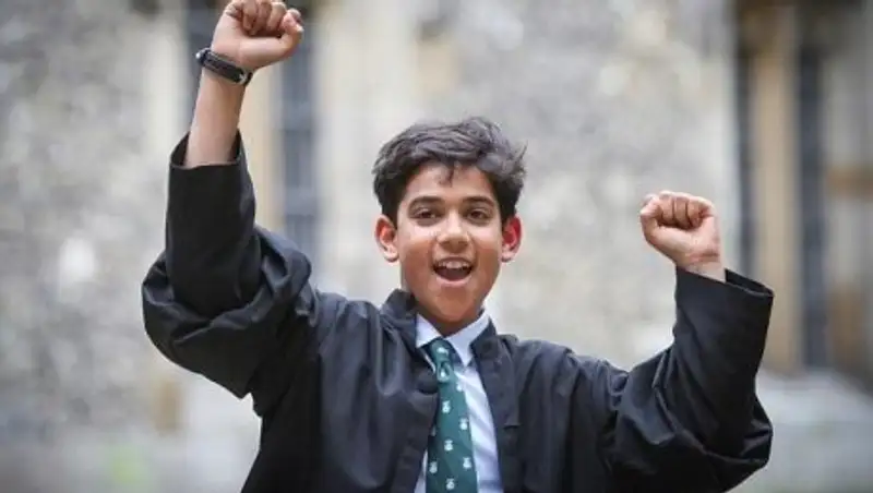 14-летний школьник с показателем IQ 162 поставил мировой рекорд, обогнав Хокинга