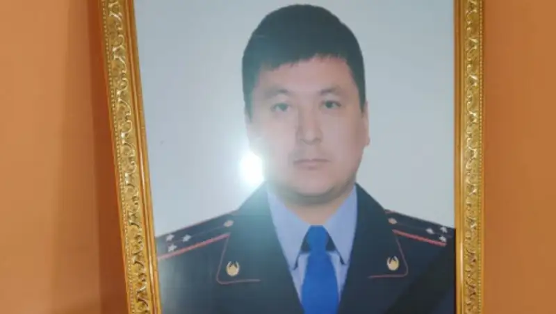 Ерлан Тургумбаев вручил госнаграды родственникам погибших полицейских