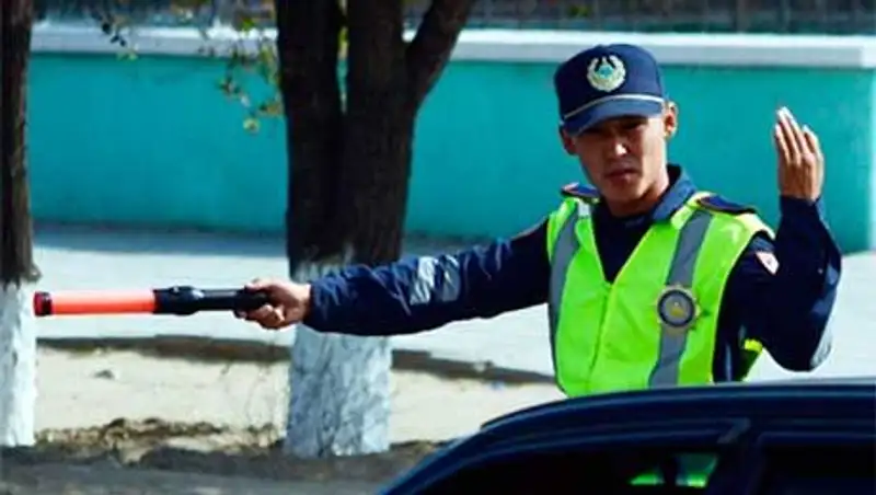 В Актау из-за аварии в электросети в центре города отключились светофоры