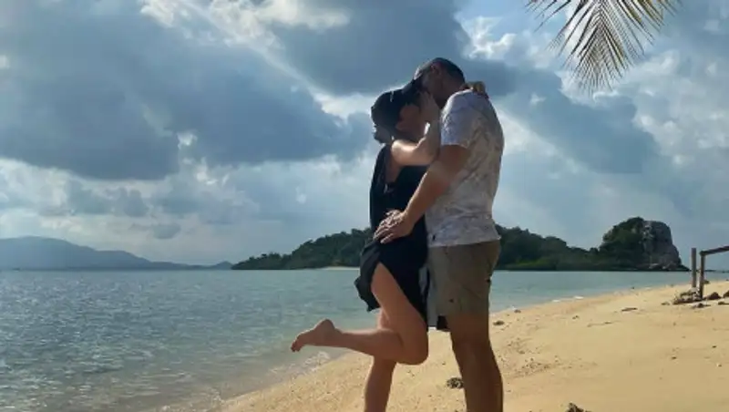 Баян Алагузова удивилась отношениям мужа с его отцом