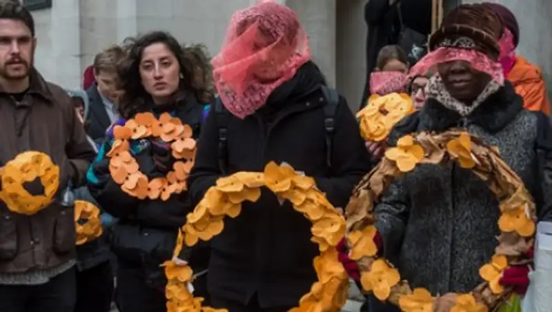 Власти Канады покаялись перед геями