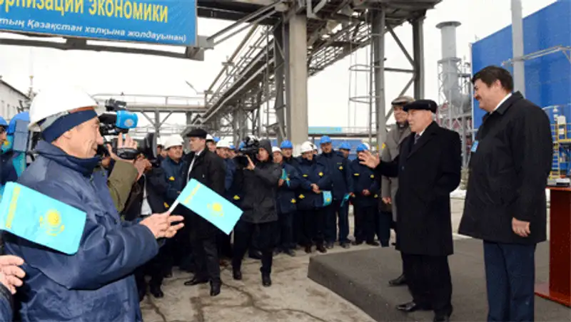 Н.Назарбаев посетил сернокислотный завод ТОО «КазФосфат», фото - Новости Zakon.kz от 23.11.2013 02:38