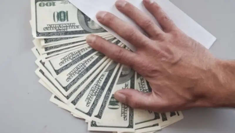 Столичный следователь, получивший $2 тыс за прекращение дела, заплатит в 60 раз больше